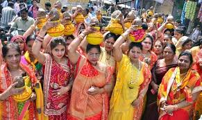 Women in Kalash Yatra have unique shades of Bhikheri devotion कलश यात्रा  में महिलाओं ने बिखेरी भक्ति की अनूठी छटा , Firozabad Hindi News - Hindustan