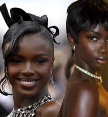 Sandy curte parque temático com filho e marido em Paris