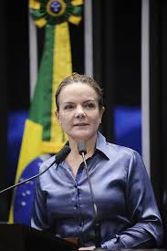 Na adolescência pensou em virar freira, mas assista agora à íntegra da entrevista exclusiva da universa com gleisi hoffmann, presidente nacional do. Gleisi Hoffmann S New Haircut Updated July 2021
