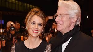 He began in films in the 1970s, playing a supporting role in looking for mr. Wird Richard Gere Mit Fast 70 Nochmal Vater