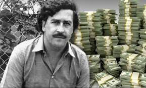 He resorted to stashing piles of cash in colombian. Abia Acum S A Aflat Cati Bani Castiga Pe Saptamana Pablo Escobar In Anii Sai De Glorie Maxima Suma E Absolut De Neconceput