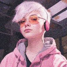 Iris Fields's Instagram, Twitter & Facebook