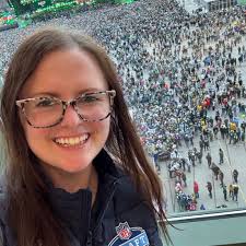 Jalen Hurts signs record-breaking NFL deal worth nearly $180 million! 🏈💰  Cheers to agent Nicole Lynn for this groundbreaking achievement.  #NFLhistory #jalenhurts #recorddeal