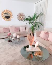 Sering sekali ketika mengobrol di ruang keluarga kita sambil menonton televisi. Inspirasi Dekorasi Ruang Keluarga Tampil Cantik Dan Elegan Homeshabby Com Design Home Plans Home Decorating And Interior Design