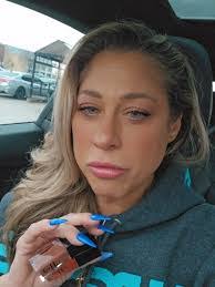 Melanie Carra's Instagram, Twitter & Facebook