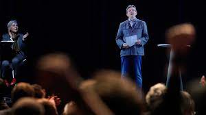 Miközben élőben lyonban tartott beszédet. French Leftist Melenchon Launches Presidential Campaign With Hologram Video Rt Viral