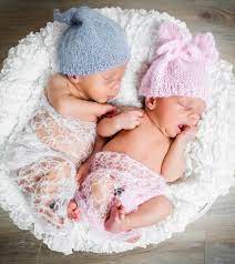 Bisa juga nama yang terlihat mirip satu sama lain. 25 Nama Bayi Kembar Laki Laki Dan Perempuan Orami