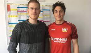The thing about julian baumgartlinger is that his head is always swiveling. Bayer Leverkusens Julian Baumgartlinger Im Interview Es War Wirklich Imposant Unter Tuchel