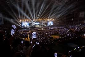 Okay wanna one adalah salah satu short video yang akan tayang secara random dan tidak menentu, hingga saat ini sekiranya ada 10 episode dari . Controversial Video Of Wanna One Fans Passing Out Because Of Crowded Concert