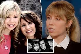 Jennette McCurdy claims her mom made her shower with teen brother at 11