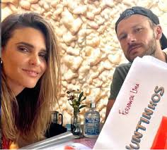 Pai dos gêmeos francisco e joão, nascidos em 18 de abril de 2008, frutos do seu casamento com fernanda lima. Pihjg0yn67 Lmm
