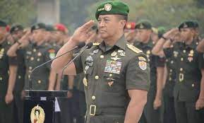 Jenderal (purn) a.m hendropriyono diketahui merupakan mertua dari kasad jenderal tni andika perkasa. Dedikasi Prajurit Bertugas Di Pulau Terluar Jenderal Tni Andika Perkasa Beri Penghargaan Pikiran Rakyat Com