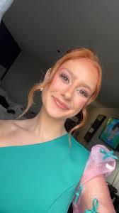 Stefanie Khan's Instagram, Twitter & Facebook