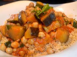 Je commence ramadan avec une recette économique, simple et rapide à réaliser. Couscous Vapeur Shefalitayal