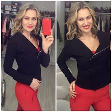 Before holding such post, she was deputy minister of finance and public credit of colombia. Carolina Losada Altura