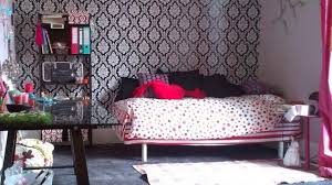 Toutes ressemblances avec mon quotidien de famille nombreuse serait totalement fortuite. The Cushion Red Heart With Hands Ikea Of The House Of Laetitia Martinet Lucy Fagedet In Parents Mode D Emploi Spotern