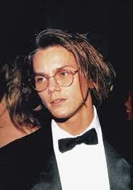 River Phoenix On An Early Date With Plimpton Dinner At A Fancy Restaurant Phoenix Became Distraught When His Girlfriend Or River Phoenix Phoenix Actors