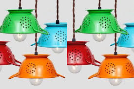 Berikut beberapa cara membuat lampion sederhana dari botol bekas. Kalau Punya Tempat Nasi Bekas Jangan Buang Bisa Jadi Lampu Gantung Antik Di Rumah