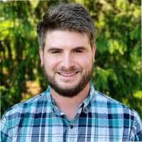 1300+ profilů „Deramo“