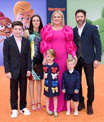 Clarkson will fork over $150,000 per month in spousal support to blackstock along with $45,601/month in child support and $1.25 million for his legal fees. Kelly Clarkson Shares New Pic Of Her Kids River Rose And Remy