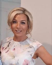 Thanks to Diane Stapelton for giving these Guys a fresh “chop” and the  beautiful new planters ........ nicely framing our new ghd Platinum Display  😍