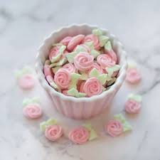 Royal Icing Roses Video Tutorial Using Wilton Tip 14 From Wiltoncakes And Leaf Tip Pme Wilton Royal Icing Recipe Icing Cookies Tutorial Cake Decorating Tips