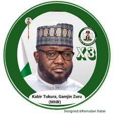 DAN TUKURANNAN DAI:- Kai tsaye daga ofishin jam'iyar APC na karamar hukumar  mulki ta Zuru, inda shugaban jam'iyar APC na karamar hukumar mulki ta Zuru  Alh. Abubakar Abiola ya kaddamar da rabon