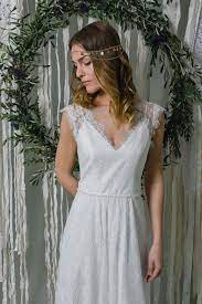 Mona hat das perfekte brautkleid für mich geschneidert und das war in meinem fall sicherlich nicht ganz. Die Braumoden Kollektion 2018 Von Mona Berg Brautkleider Hochzeitstrends Farben