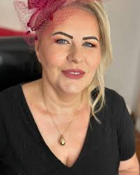 Today I turn 60. No husband, no children, no friends—but I baked the cake  myself 🥹💖