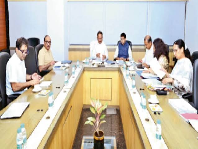 The Chief Minister gave instructions in the review meeting of the Revenue Department.
