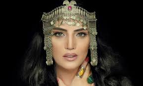 بعد سلسلة طويلة من الجراحات التي أجرتها الفنانة حورية فرغلي في الولايات المتحدة الأميركية لعلاج أنفها، فقد أمضت الأخيرة أكثر من شهرين لإنهاء الجراحات الدقيقة. Ø­ÙˆØ±ÙŠØ© ÙØ±ØºÙ„ÙŠ Ø¨Ø¹Ø¯ ØªØ´Ø¨ÙŠÙ‡Ù‡Ø§ Ø¨Ù…Ø§ÙŠÙƒÙ„ Ø¬Ø§ÙƒØ³ÙˆÙ† Ø§Ù„Ù„Ù‡ ÙŠØ³Ø§Ù…Ø­ÙƒÙ… ÙÙ‚Ø¯Øª Ø§Ù„Ø«Ù‚Ø© ÙÙŠ Ù†ÙØ³ÙŠ Ø³ÙˆØ§Ø­ Ù…ÙŠØ¯ÙŠØ§