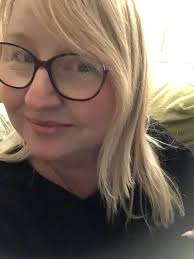 After frying my own hair a couple of months ago and resisting going shorter  I've finally taken the plunge to go shorter (and blonder again) with the  help of the lovely Claudia