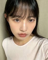 就是說～太好看了 謝謝🤣🤣, 有在關注韓國彩妝師の應該都知道, 女團御用彩妝師이슬老師🥹, 這款#lummir閃耀水光唇膏 是老師共同研發の產品  手殘女也能畫出女團QQ唇🥳, 喜歡水光妝感拿來當腮紅也很漂亮⋯非常推薦, 上唇後非常保濕又顯色 隨意疊擦也都超好（影片最後就是05.06色疊擦  水死, 全系列有14色, 快去寶雅試色！！！, #露米爾 #lummir #閃耀水光唇膏 #2025年代表色 ...