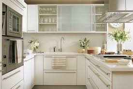 Kitchen set minimalis gantung monokromatik 3. Punya Rumah Mungil Ini Ide Kitchen Set Minimalis Untuk Dapur Kecil