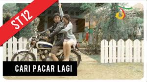 Kamu merasa masih memiliki peluang untuk kembali dengan mantan. 15 Lagu Galau Indonesia Yang Cocok Didengarkan Saat Putus Cinta