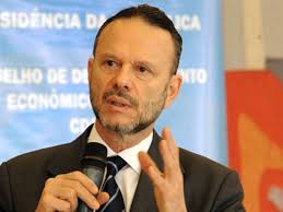 Economista Luciano Coutinho é nomeado para equipe...