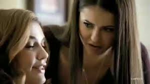 Елена увидела фото настоящей мамы, как же это мило 😊💞😊 #еленагилберт  #дженнагилберт #дневникивампира #рекомендации