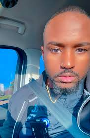 Does anyone know of any groups or classes that would be a good place to  make new friends? It's really hard to make friends around here.