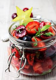 Salade De Fruits Rouges A La Menthe Et Au Basilic Salade De Fruits Rouges Recette Salade De Fruits Salade De Fruits