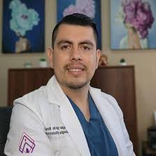 Dr. Edgar Leonardo Sotelo Real