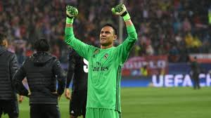 Der torwart ließ sich vom brasilianischen teamkollegen marcelo nach dem titelgewinn den kopf rasieren. Grosse Geste Real Torwart Rasiert Sich Glatze