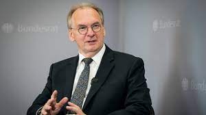 Gleichzeitig gilt er als vertreter des bundespräsidenten, womit er das viertwichtigste staatsamt in deutschland bekleidet. Bundesrat Bundesratsprasident Reiner Haseloff
