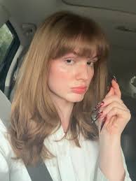 no honey we're not competing bc we're unpacking internalised systems of  hate & uplifting each other as girlssss