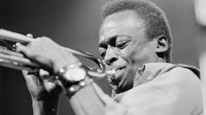 Angestellt, business english trainer, freelance english trainer. Meilenstein Der Musikgeschichte Vor 50 Jahren Erschien Miles Davis Bitches Brew Swr2