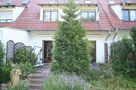 Das komplette haus wurde im lagebeschreibung: Im Grunen Entspannt Lernen Und Garten Terasse Geniessen Haus In Erfurt Mobisburg Rhoda
