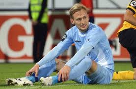 Aug 06, 2021 · lesen sie aktuelle nachrichten aus würzburg. Stuttgarter Kickers Sturmer Fischer Fallt Lange Aus Fussball Stuttgarter Zeitung