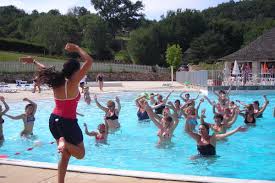 Trouver un camping en france, en espagne ou en italie et réserver votre emplacement de camping pour caravane, tente ou camping car chez tohapi. Camping Domaine Des Tours 4 En Aveyron