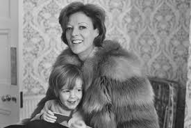 Dame Maggie Smith, venerable British actress, dies at 89 - Good Morning  America