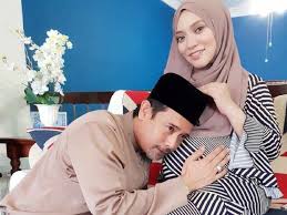 In this malay name, there is no family name. Diana Rafar Fouziah Gous Masing Masing Mengandung Cahaya Mata Kedua Kaw Rojak Daily