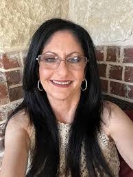 Kelly Loftus's Instagram, Twitter & Facebook